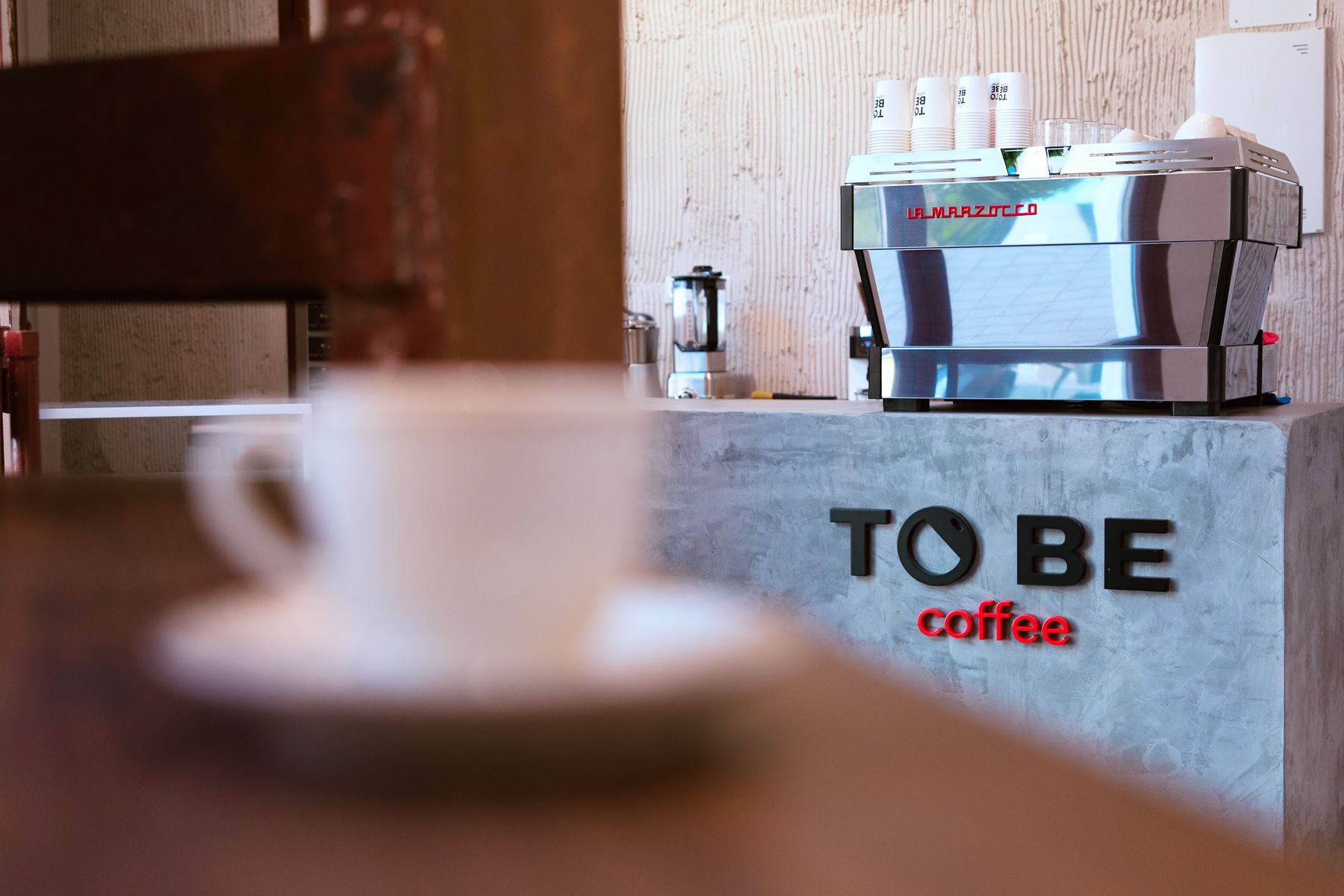 La barra de TO BE con la máquina de espresso